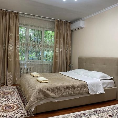 Flat Apartment Almaty Bagian luar foto