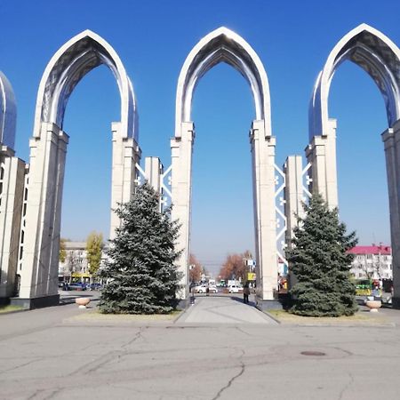Flat Apartment Almaty Bagian luar foto