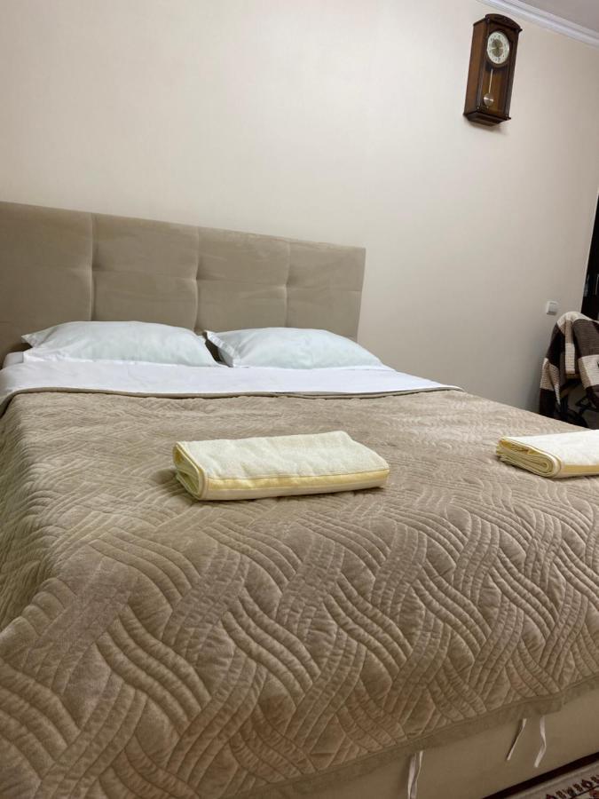 Flat Apartment Almaty Bagian luar foto