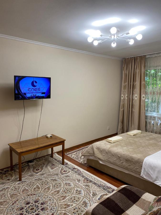 Flat Apartment Almaty Bagian luar foto