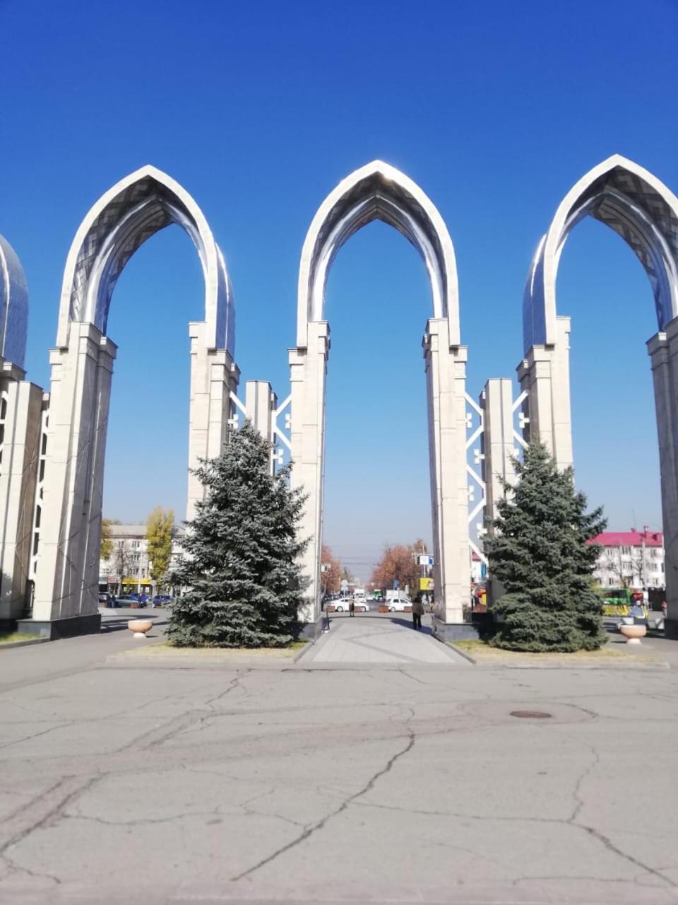 Flat Apartment Almaty Bagian luar foto